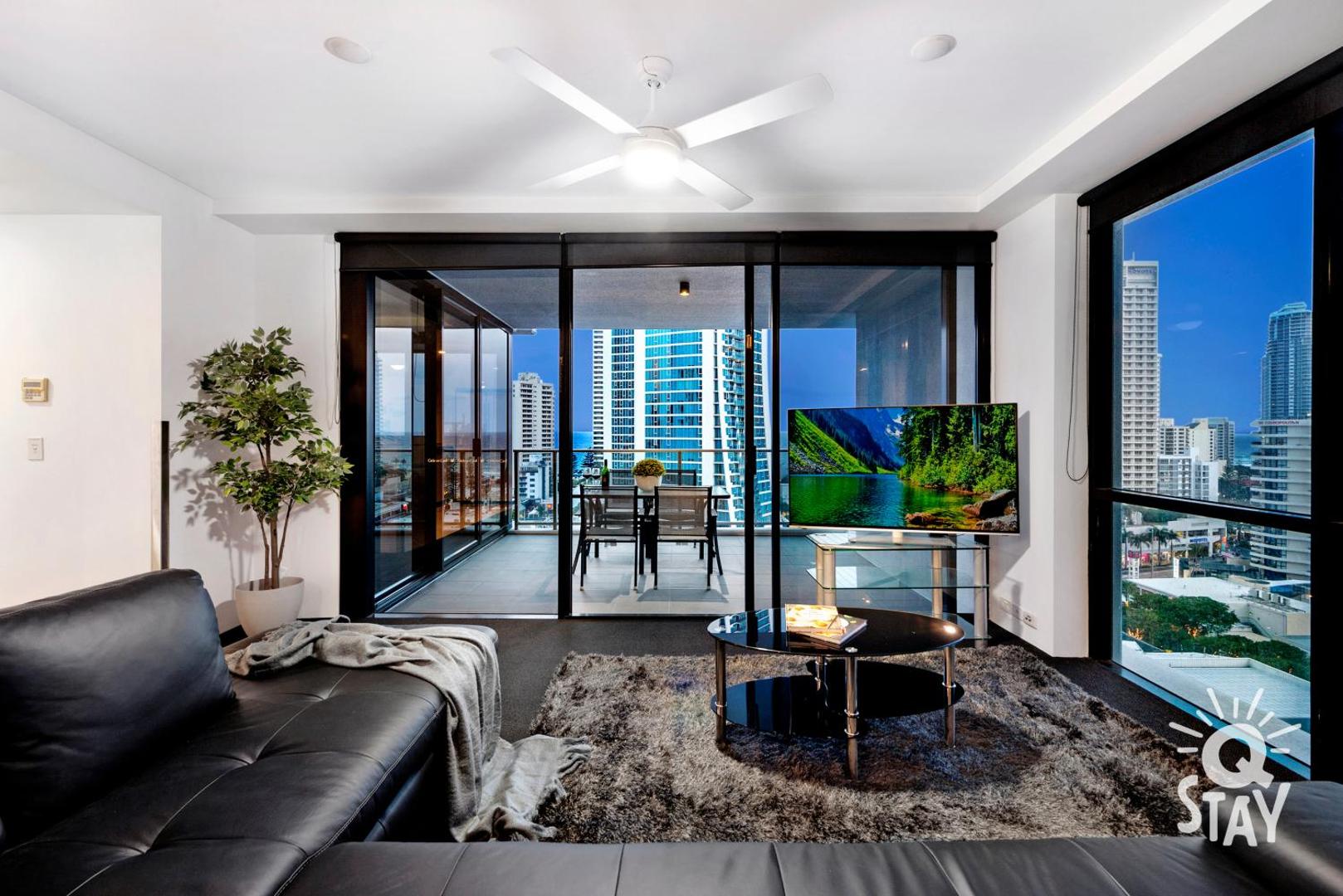 Circle on Cavill – 2 Bedroom Ocean SPA Apartment in the centre of Surfers Paradise!
